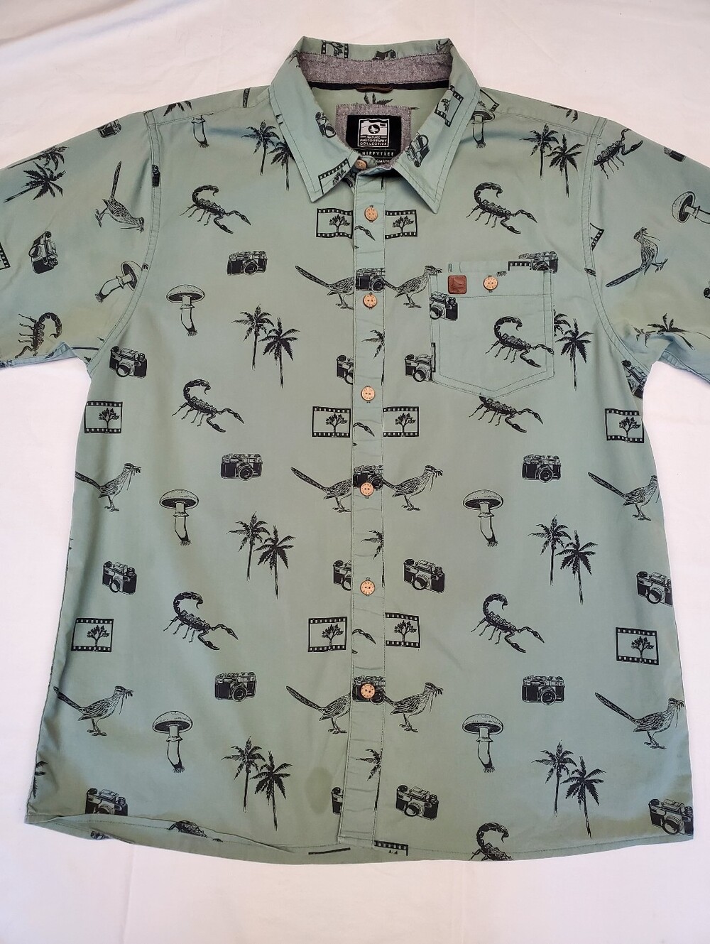 Hippytree Nature Photography Collective Button Up Shirt Camera Scorpion Print L
